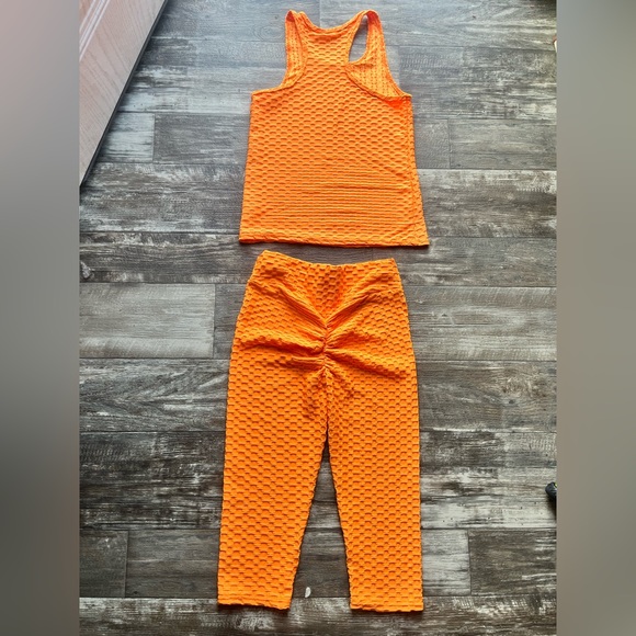 Honeycomb Scrunch Booty 3/4 length neon orange high rise leggings & tank top set - Picture 2 of 15